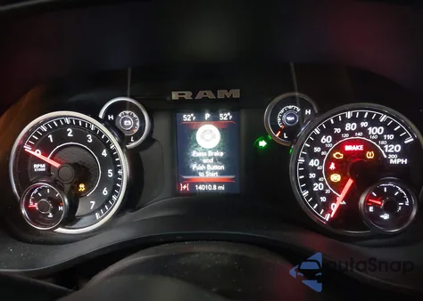 2021 Ram 1500 Big Horn 4X4 6'4 Box z USA, uszkodzony, nr VIN 1C6SRFBT0MN572520